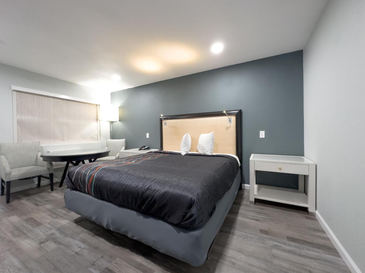 Courtesy Inn & Suites Rosemead Ngoại thất bức ảnh