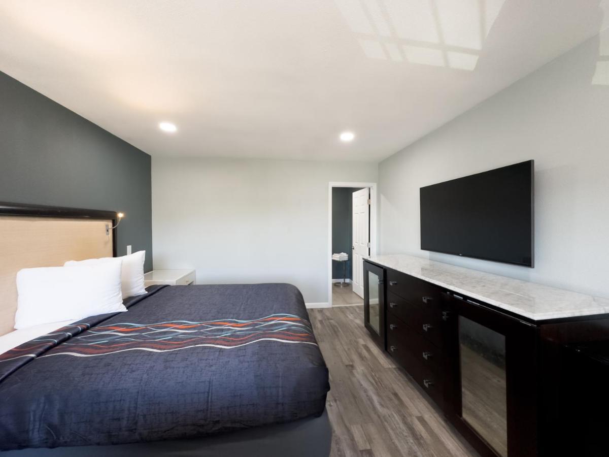 Courtesy Inn & Suites Rosemead Ngoại thất bức ảnh